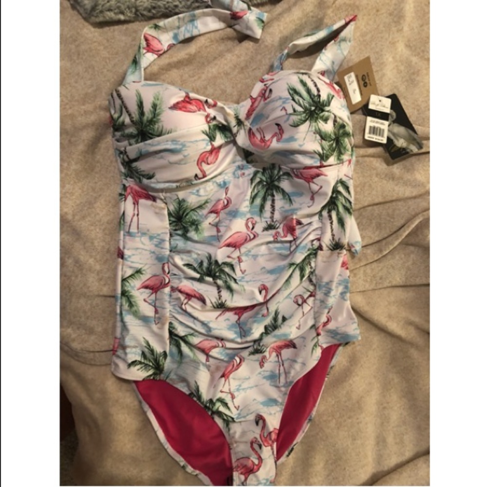 Flamingo one piece plus